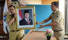 Prabowo Gibran Usai Dilantik Presiden dan Wakil Presiden, Lurah Kembangan Utara Beri Kehormatan dan Pasang Foto di Setiap Ruang Publik