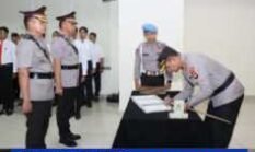Kapolres Metro Jakarta Barat Laksanakan Upacara Sertijab Kapolsek Palmerah dan Kapolsek Cengkareng