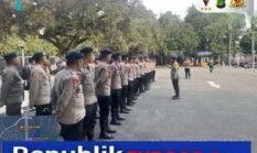 Brimob Polda Metro Jaya Kawal Ketat Aksi Unjuk Rasa Di Pondok Indah Golf Jakarta Selatan.