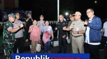 Dari Kwitang untuk Jakarta Barat: Ibu Yani dan Ibu Rita Beri Bunga Cahaya untuk Petugas di Jakarta Barat