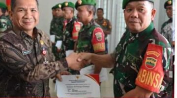 Pasca Bencana, Bupati Humbang Hasundutan Serahkan Piagam Penghargaan Kepada TNI-Polri.