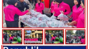 Bhayangkari Cabang Sat Brimob Metro Jaya Berbagi Takjil Ramadan untuk Pengguna Jalan