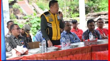 Bupati Humbahas Resmikan Jalan dan Pemasangan Peneng Rumah Program PPKT di Baktiraja.