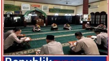 Ramadan 2026, Personel Batalyon B Pelopor Satrimob Polda Metro Jaya Tadarus Juz 28 di Masjid Jami’ Nurul Huda