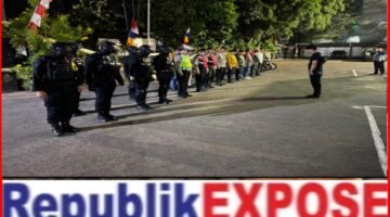 Brimob Polda Metro Jaya Sigap Amankan Lokasi Kebakaran Saat Patroli Malam di Bekasi Barat