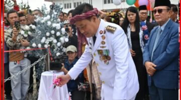 Bupati Tandatangani Prasasti, Tanda Penghormatan Bagi Pejuang Terbentuknya Kabupaten Humbahas.