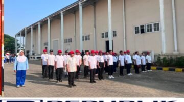 Brimob Polda Metro Jaya Bekali Siswa SMP Presiden Nilai Disiplin dan Kepemimpinan di Bekasi