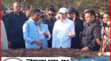 Tinjau Kelompok Tani Rumput Laut Di Oesina, Jokowo Janji Tingkatkan Produktivitas