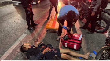 Brimob Polda Metro Jaya Bantu Evakuasi Korban Kecelakaan di Bekasi