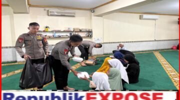 Brimob Polda Metro Jaya Santuni Anak Yatim di Jumat Berkah