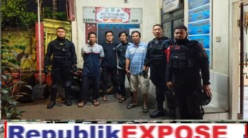 Brimob Polda Metro Jaya Patroli Malam Sambangi Warga, Cegah Gangguan Kamtibmas di Jakarta Barat