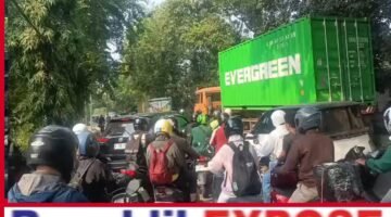 Kemacetan Total Terjadi di Ruas Jalan Cengkareng Menuju Pintu Air, Perbaikan Jalan di SMA 42 Jadi Penyebab