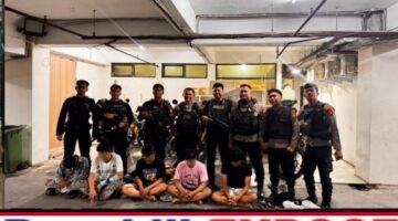 Brimob Polda Metro Jaya Amankan 5 Pemuda dan 3 Sajam Diduga Hendak Tawuran di Jaktim