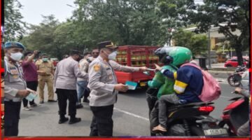 Antisipasi Abu Erupsi, Tiga Pilar Grogol Petamburan Bagikan Masker dan Siapkan Posko Kesehatan