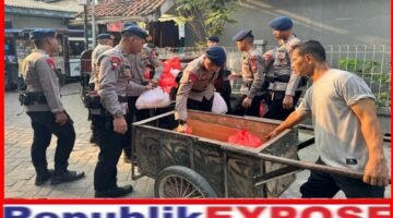 Brimob Polda Metro Jaya Peduli, Bagikan Sembako untuk Warga Margasari Tangerang