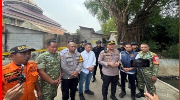 Brimob Polda Metro Jaya Amankan Lokasi Penemuan Mayat di Ciputat