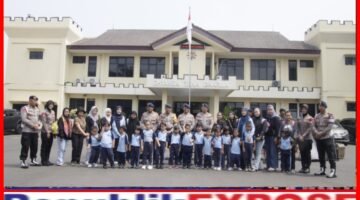 Brimob Polda Metro Jaya Kenalkan Profesi Polisi kepada Siswa PAUD di Batalyon B