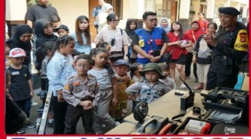 Brimob Polda Metro Jaya Bangun Kedekatan dengan Anak Kunjungan Edukatif Belajar Sambil Bermain
