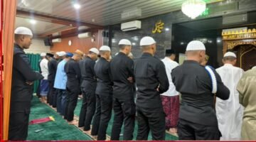 Batalyon B Pelopor Gelar Salat Subuh Berjamaah, Pererat Silaturahmi dengan Warga
