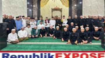 Batalyon A Pelopor Bangun Kedekatan dengan Warga Lewat Salat Subuh Bersama