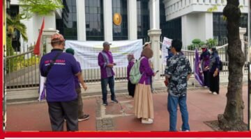 Federasi Serikat Pekerja Pariwisata dan Ekonomi Kreatif Sumsel Gelar Aksi Damai di Mahkamah Agung, Tuntut Pemenuhan Hak Upah 79 Bulan