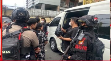 Brimob Polda Metro Jaya Dukung Pemulihan Kampung Rawan Narkoba di Berlan, Jakarta Timur Amankan 8 Orang Dan Sejumlah Barang Bukti Disita